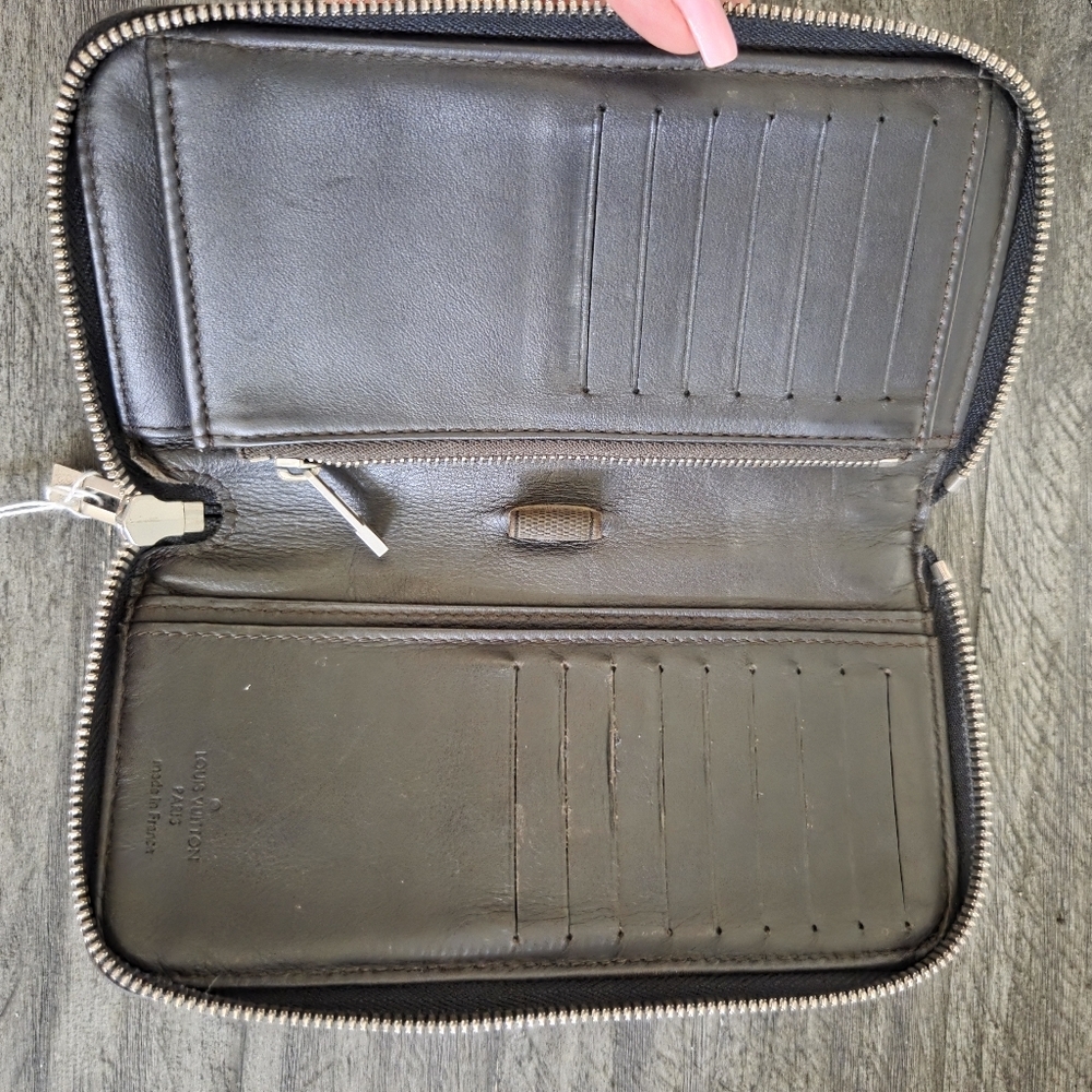 Louis Vuitton Black Wallet - Picture 6 of 8